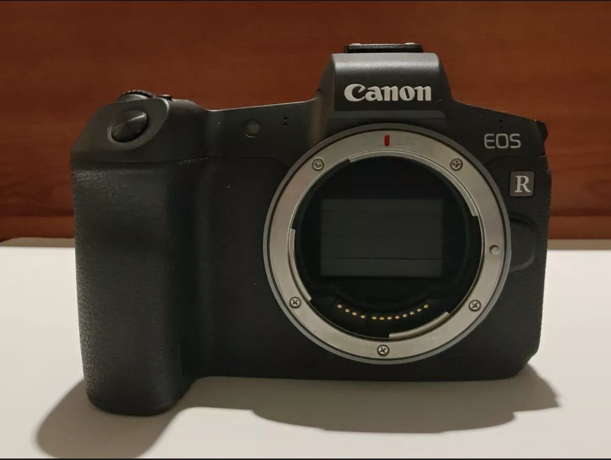 Canon EOS R 30.3MP Digital Camera Body - Extra Battery -Low shutter count -NMint, The Camera Is In Good Condition ,Selling It Because Of An Emergency