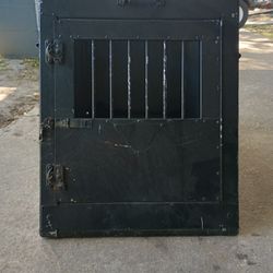 Dog Transport Kennel. Good Condition Paint Could Use Refreshing. Very Light Weight And Easy To Lift. 