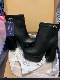 High heel boots