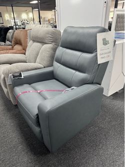 Power Recliner Chair. 🚚WE DELIVER🚚