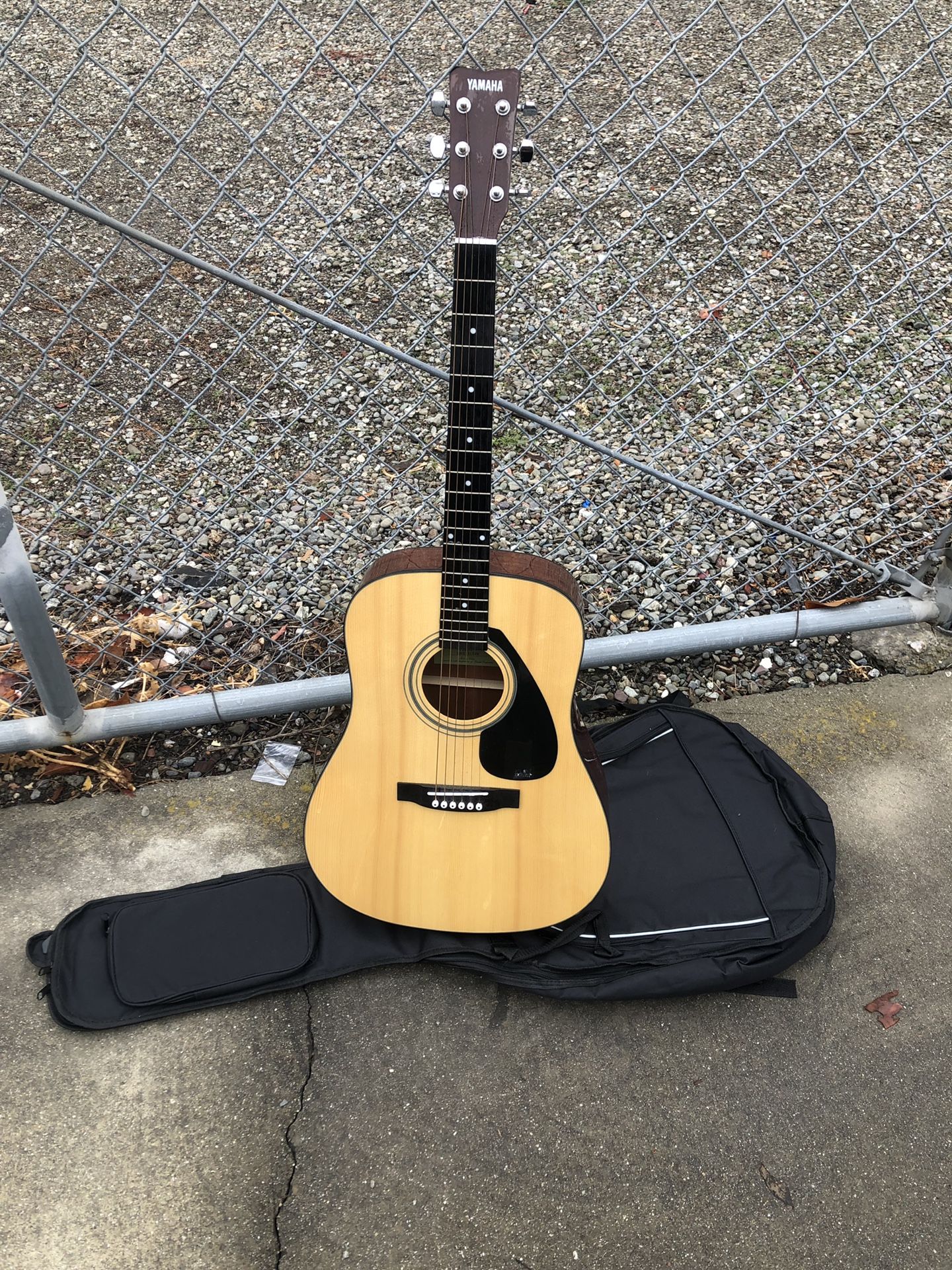 Yamaha acoustic guitar full size