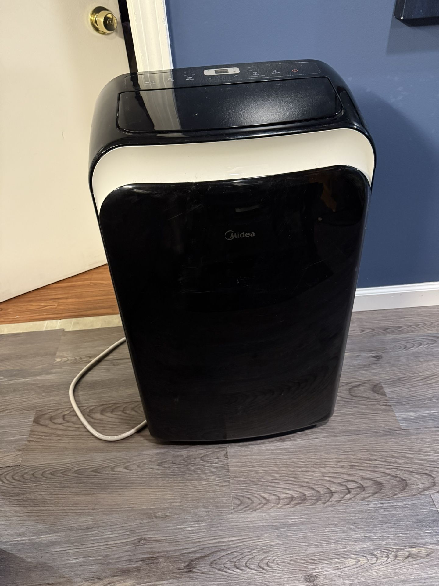 10,000 BTU’s Portable A/C for salle