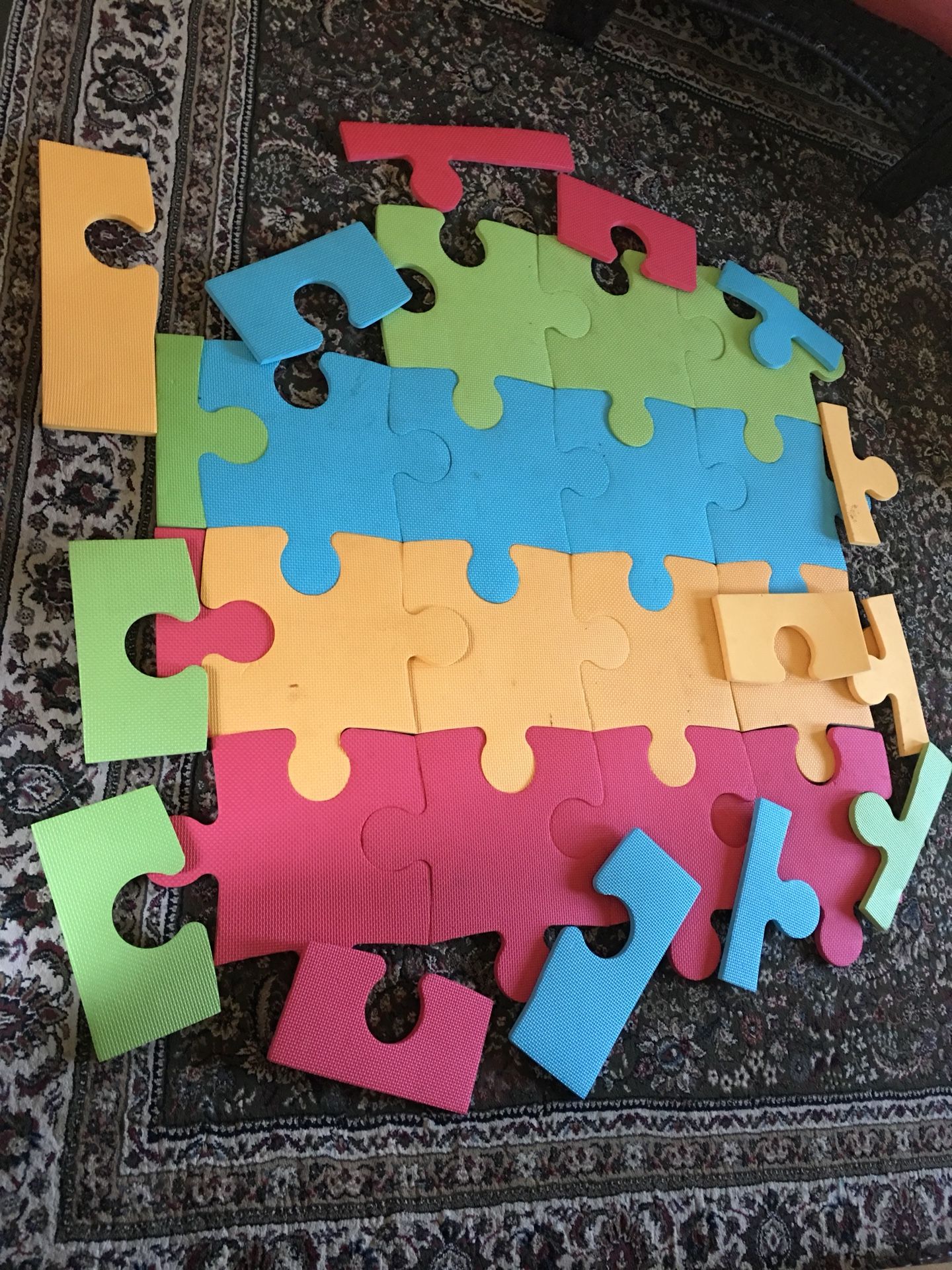 25 pieces of Foam of carpet Kids puzzle or Floor puzzle