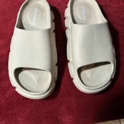 Good Condition, Steve Madden, Beige Color, Size 7,5