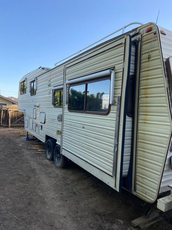 For Sale Amate 1989 5th Wheel