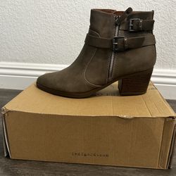 Indigo Rd Taupe Ankle Boots – Women’s Size 9 (New)