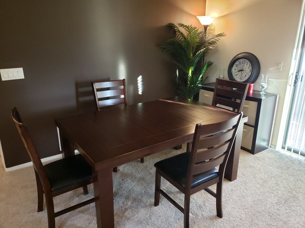 Dining Table Set