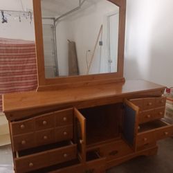 6 Drawer Dresser With mirror And Cubby