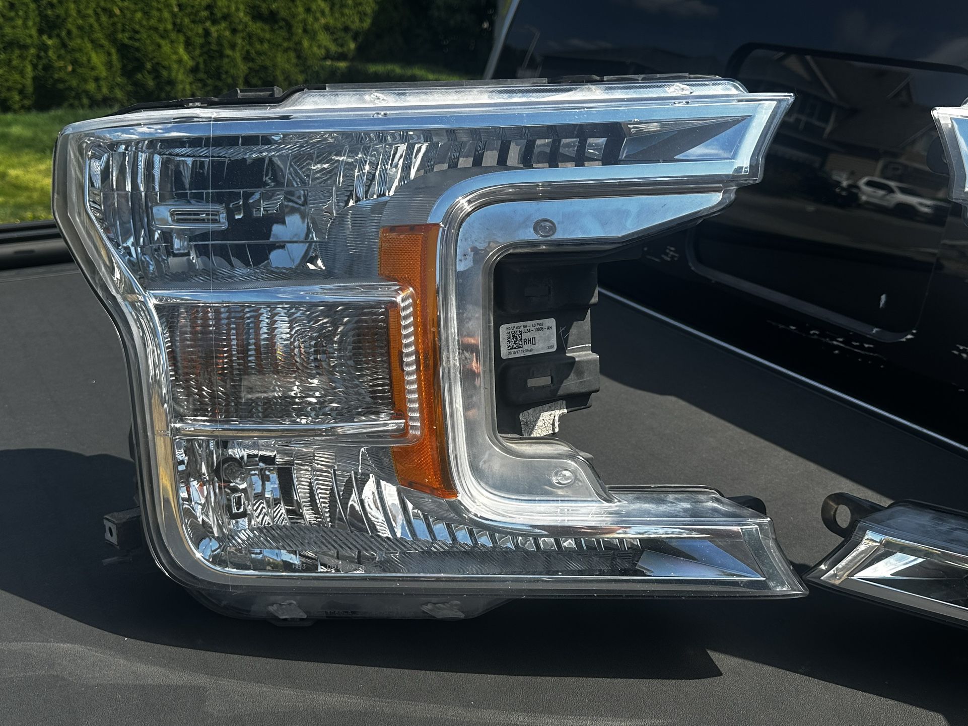 Ford F-150 F150 OEM Halogen PASSENGER Headlight Head light