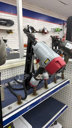 Central pneumatic nailer