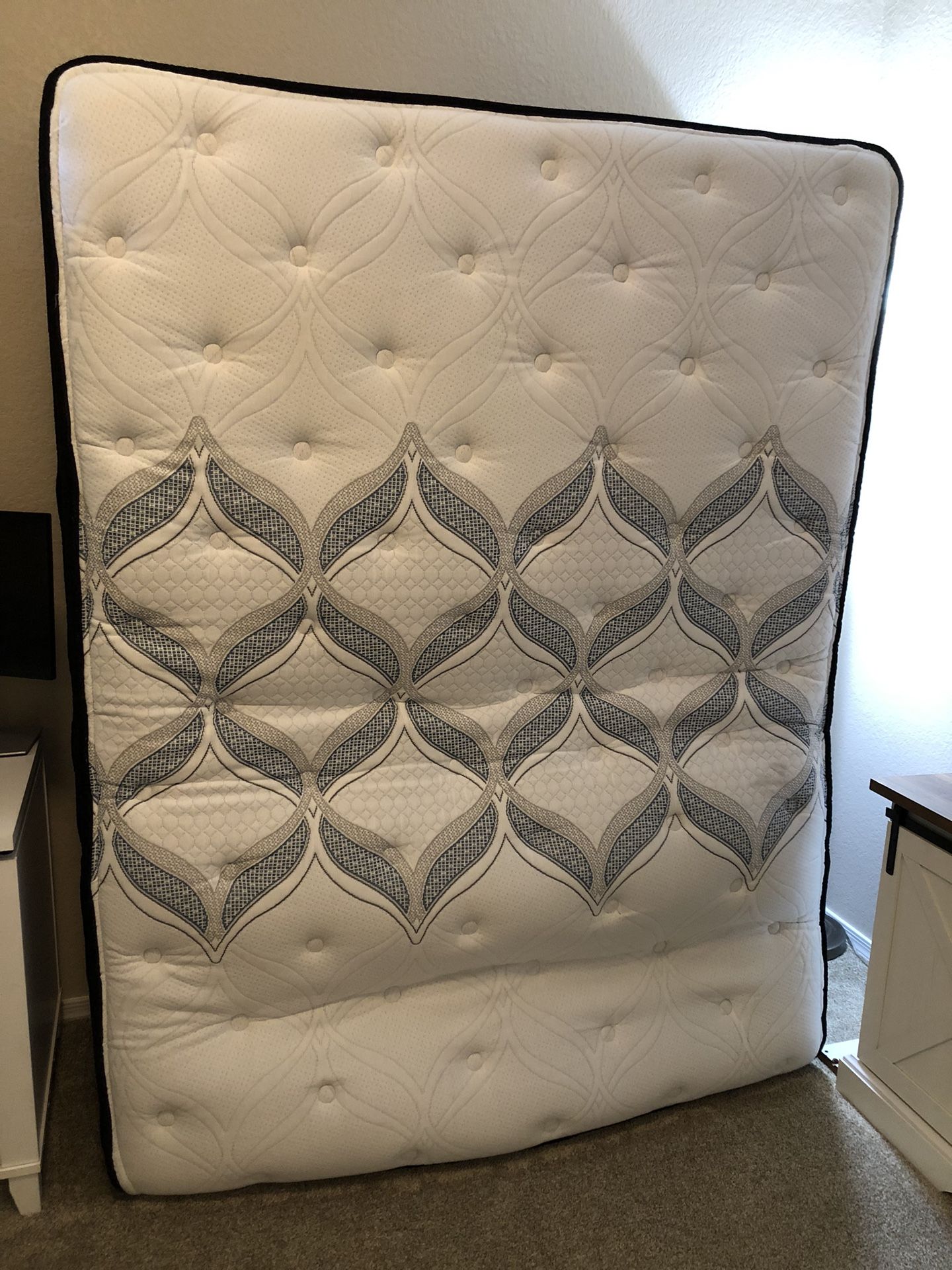 Sealy Posturepedic Queen Mattress and Box Spring