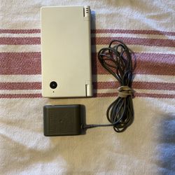 White Nintendo Ds Lite 