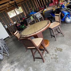 Table/chairs 