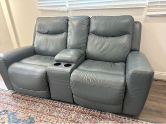 For Sale: High-Quality Leather Recliner Sofa Set in Excellent Condition