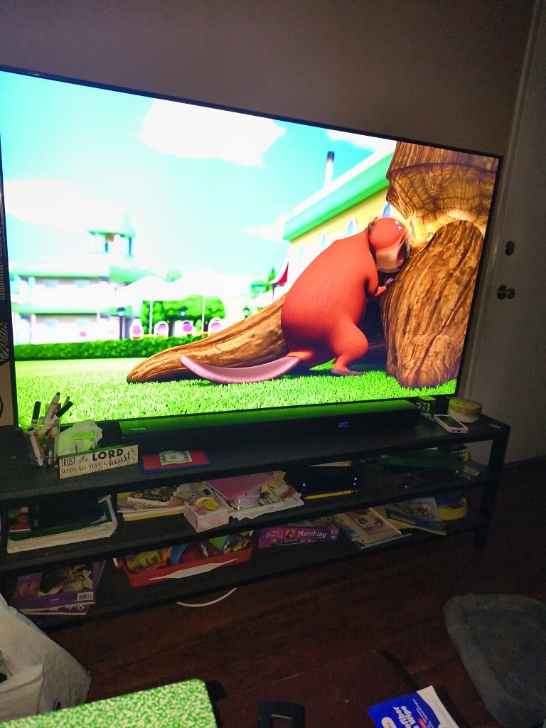 SMART TV/SOUND BAR/ TV STAND