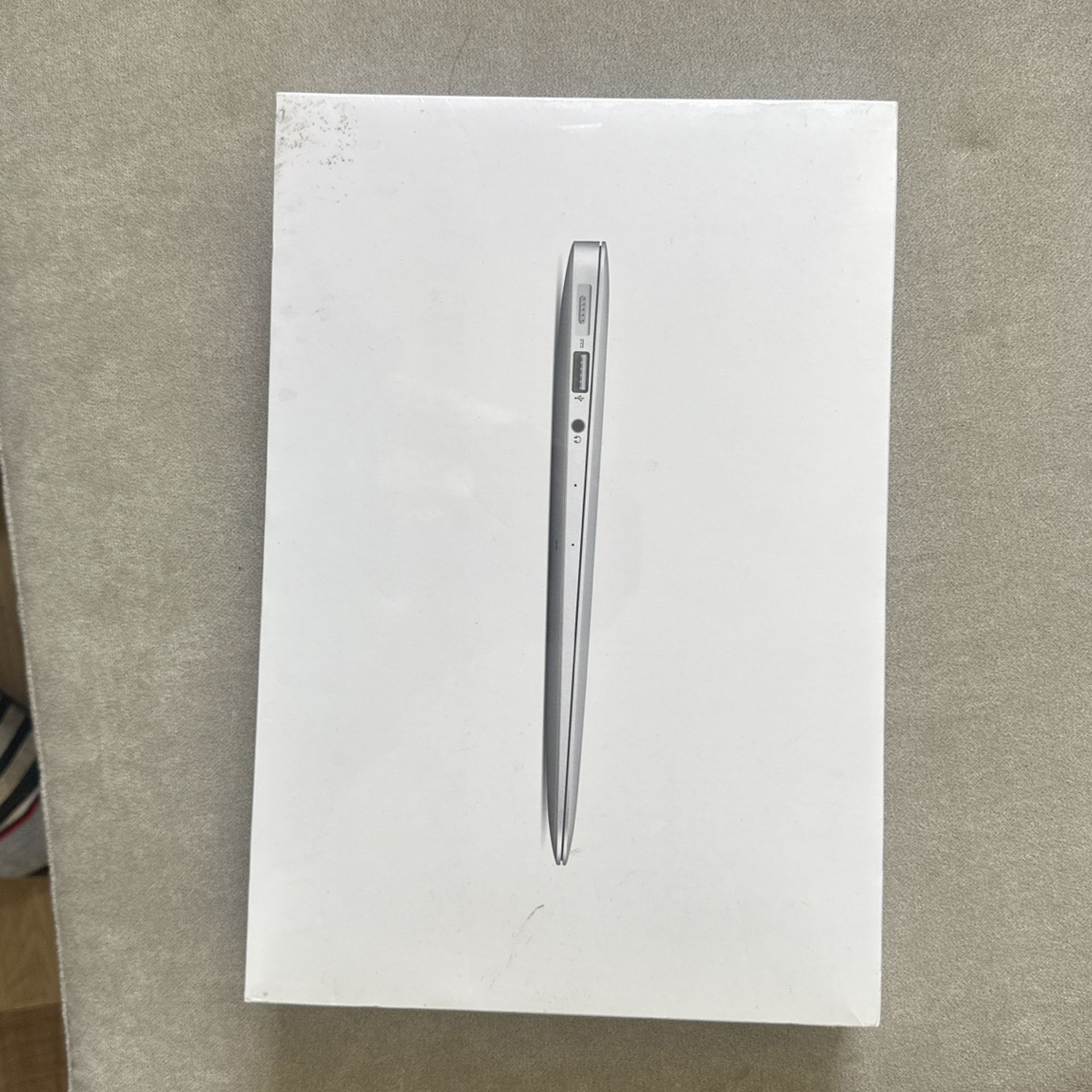 Brand New Sealed MacBook MJVM2LL/A
