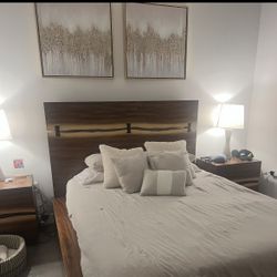 🛏️ Winslow 5-Piece Eastern Queen Bedroom Set - Smokey Walnut - $2,000 (Retails $4,559.99!)