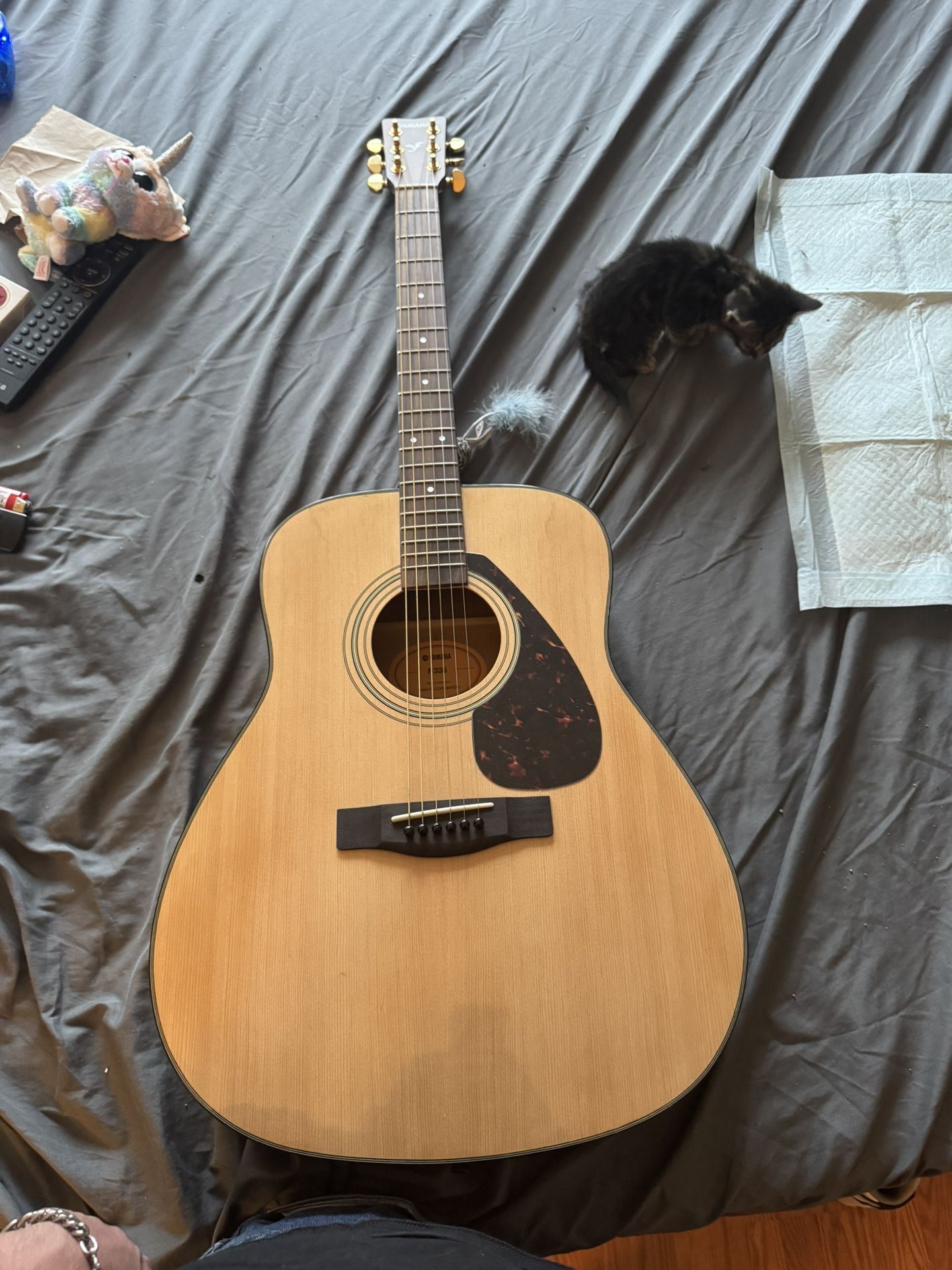 Guitar Yamaha And Stand