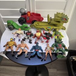 LOT OF VINTAGE MOTU MASTERS OF THE UNIVERSE ACTION FIGURES AND VEHICLES 