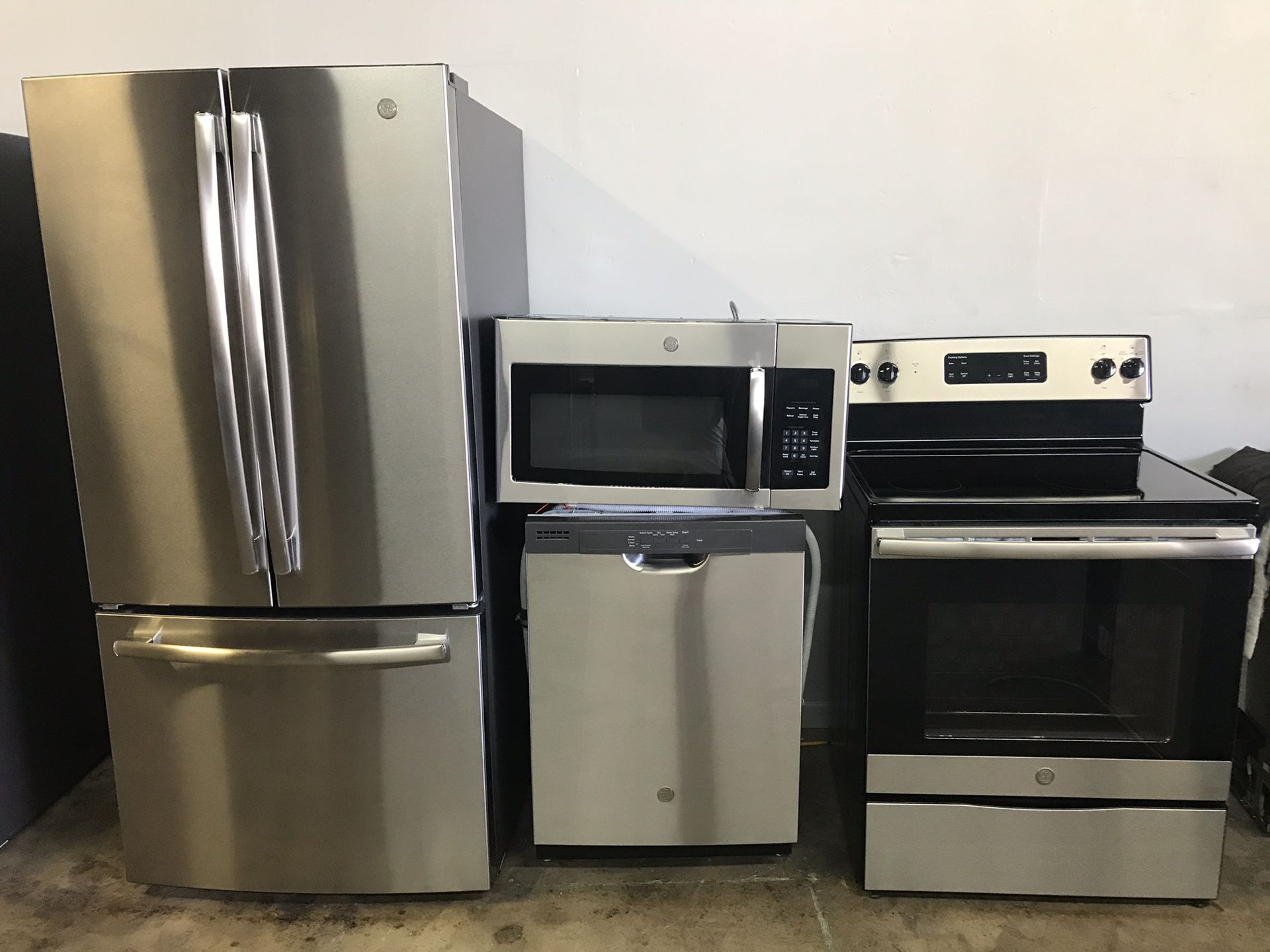 VERY NICE GE STAINLESS STEEL KITCHEN APPLIANCES SET