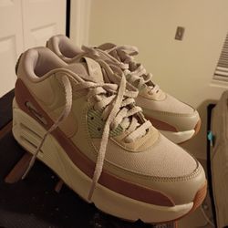 Nike Air Max 90 LV8 platform sneakers