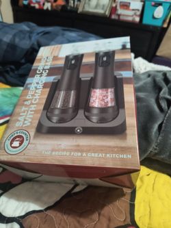 Chef's Counter Electric Salt & Pepper Grinder Set with Charging Base
