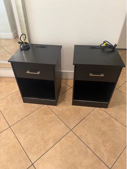 2 elegan night stand with 2 outlets and  2 USB!! Each stand