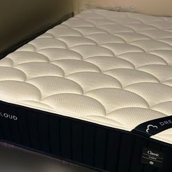 $400 OBO DreamCloud Queen Hybrid Mattress – Excellent Condition
