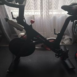 Peloton Bike With Shoes 9W