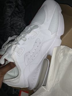 BRAND NEW WOMENS AIR MAX SNEAKER 