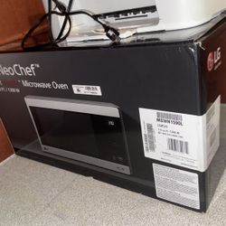 LG microwave. DO NOT NEED