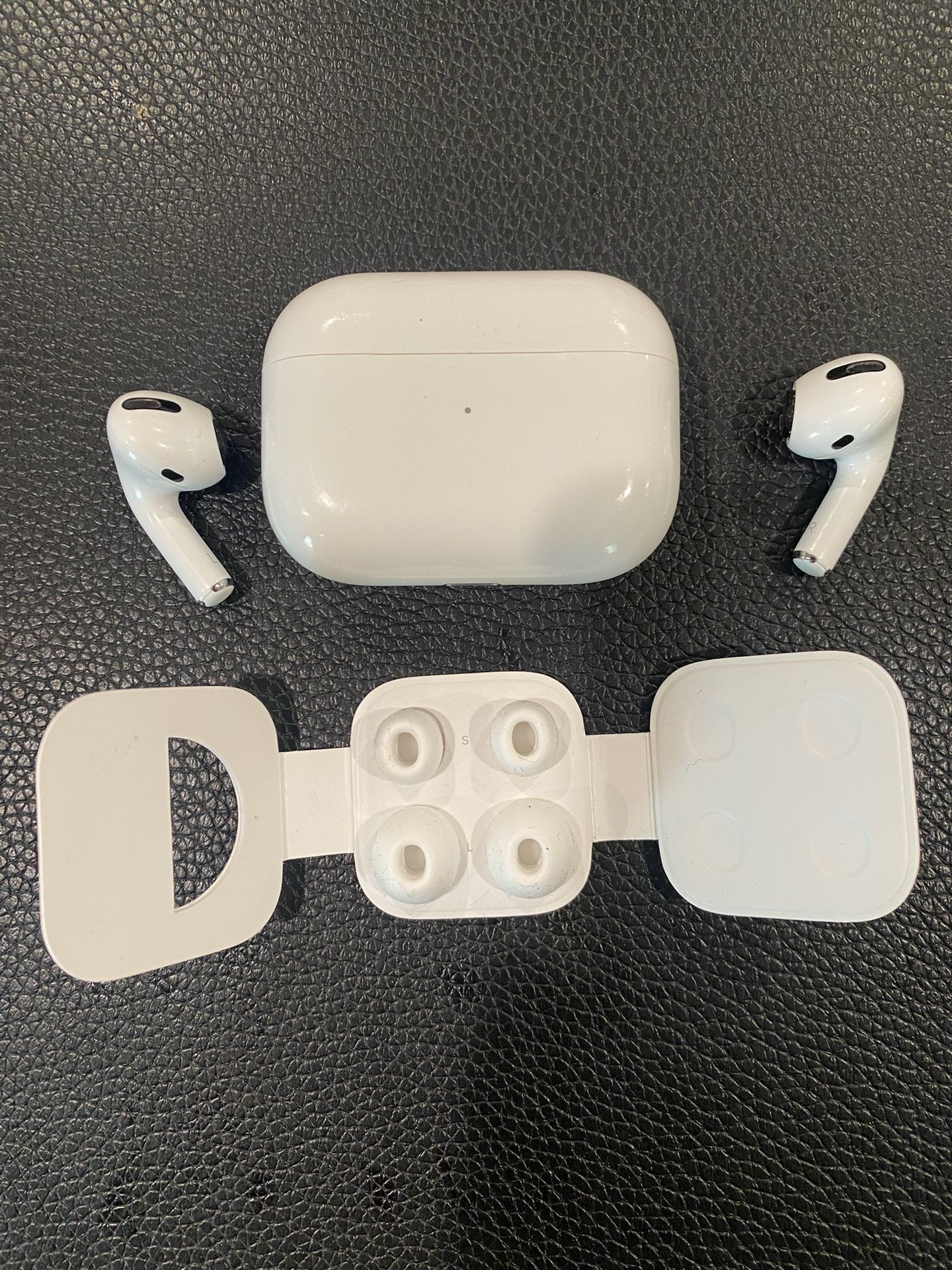 Apple AirPod Pro, used, Model A2084