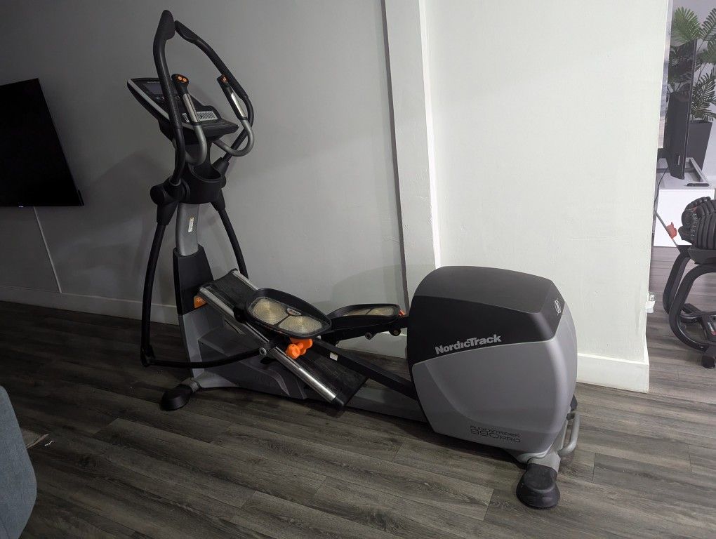 Nordic Track Audio strider 990 Pro Elliptical Trainer