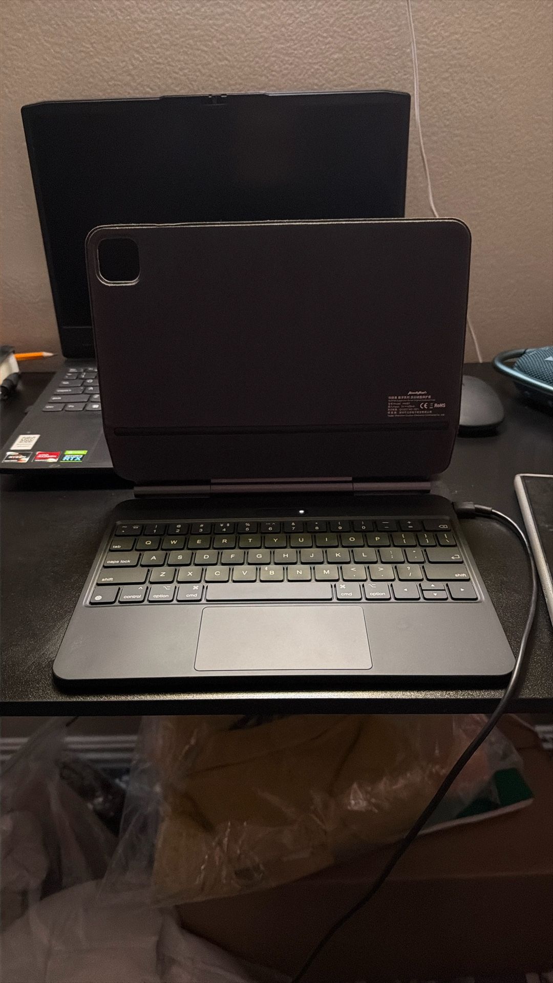 iPad  Magnetic Keyboard 