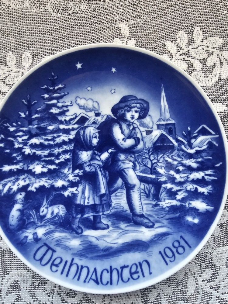 $15.00 - 1981 Christmas BAREUTHER GERMANY Collectible Plate! Gorgeous Blue/White Colors & Christmas Scene! Like New Condition!