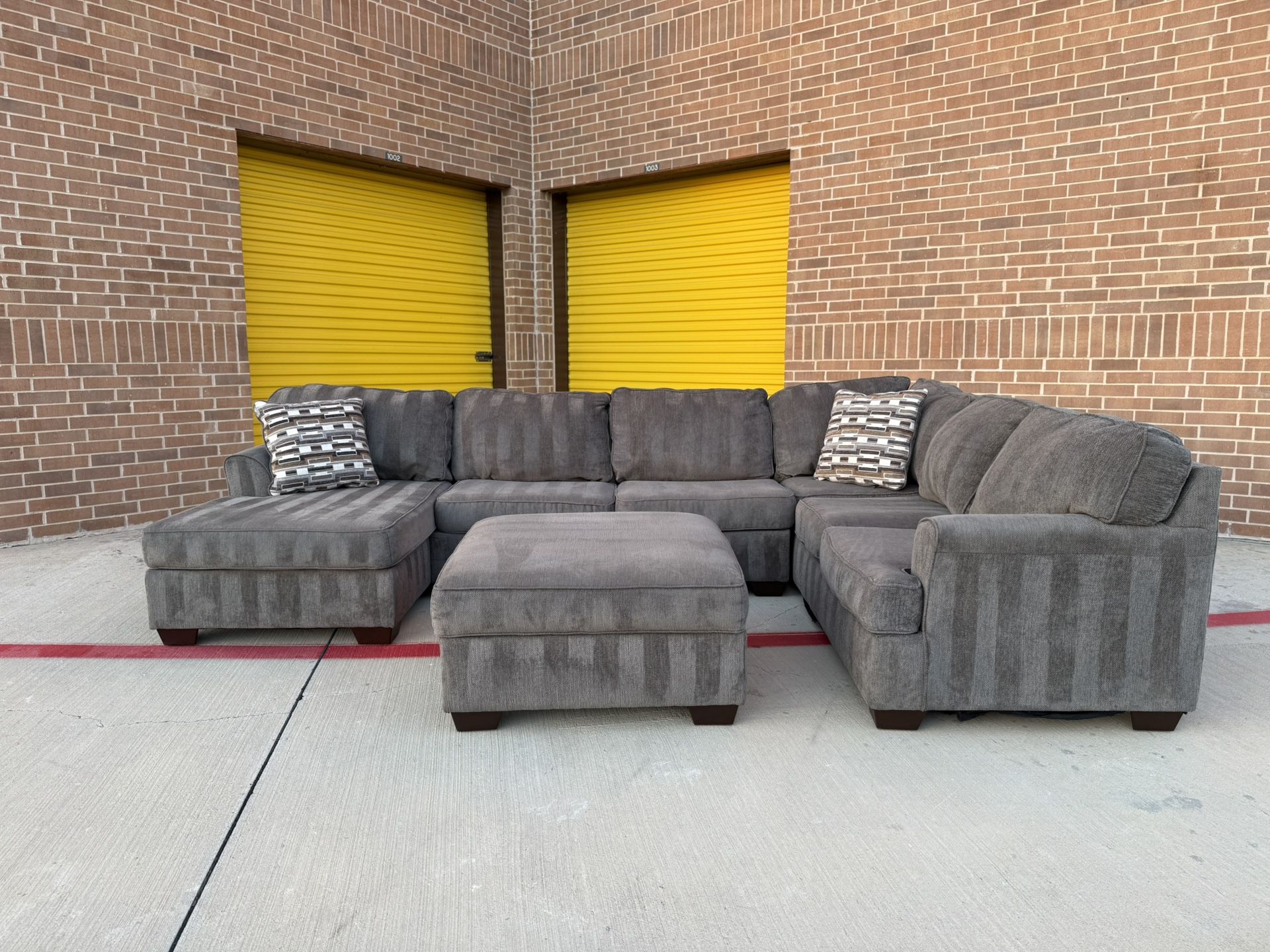 🛋️ Ashley Furniture Gray Sectional Couch with Ottoman — Free Delivery!