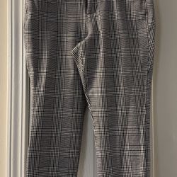 Woman’s Old Navy High Rise Pixies Skinny Secret Smooth Pockets Grey Plaid Pants