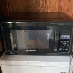 Microwave  “Emerson” 1100 Watts  