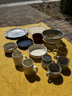 Assorted kitchenware set