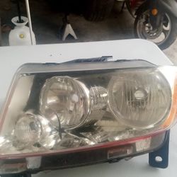 Left Headlight of a Jeep Compass 2012 