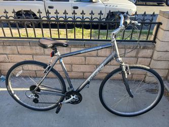 Men's 700c Aluminum Specialized crossroads hybrid bike