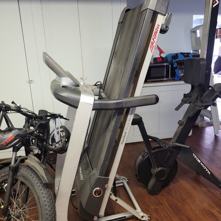 Working Treadmil