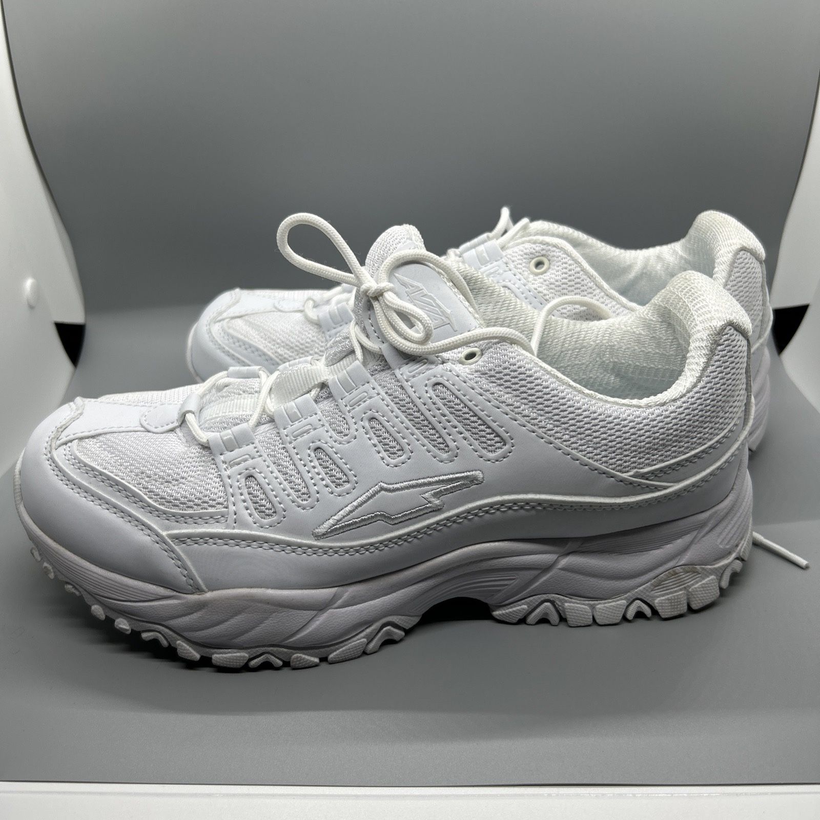 Avia Women's Memory Foam White Lace-up Athletic Running Sneakers Shoe size 9