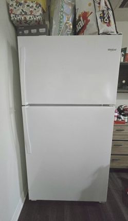 Whirlpool white 20.5 cu. ft. fridge freezer