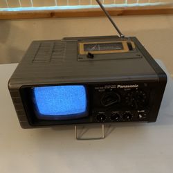 Vintage Panasonic TR-515R Portable TV And Radio Player