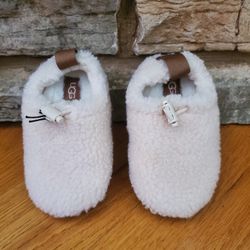 UGG Plushy Slipper Unisex Natural Ivory Kids US Size 8 EU 25 New 