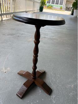 Small round wood plant table
