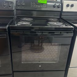 Ge Electric Stove In Excellent Condition 