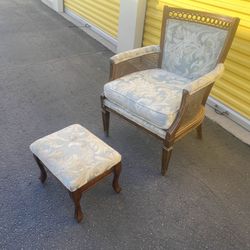 $50 - Vintage Chair and Stool with Free Delivery 🚚 