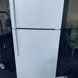 GE Refrigerator 